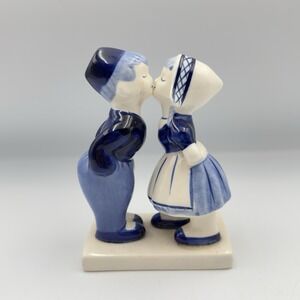Vintage Delft Blue Kissing Dutch Boy and Girl Hand Painted Figurine 5" Tall